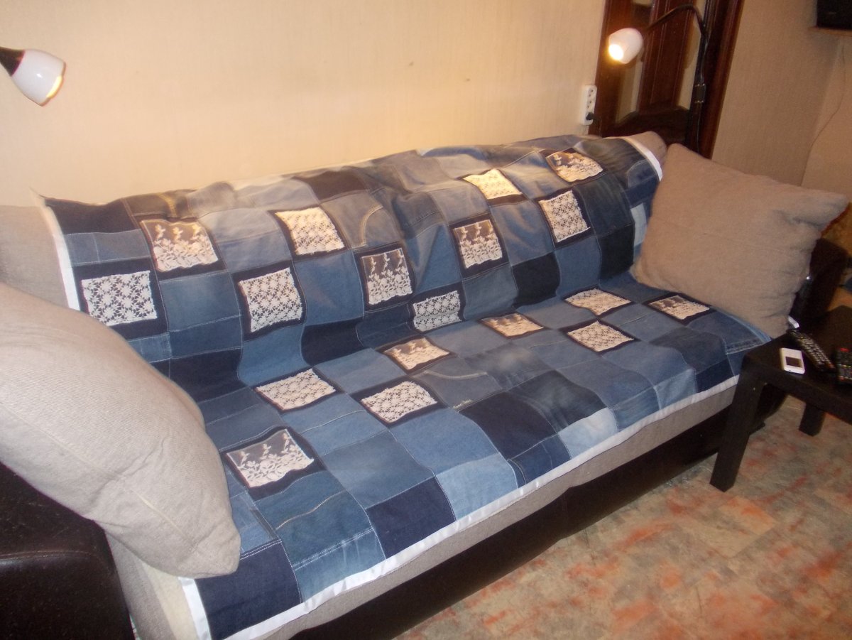 Покрывало из джинсы для дивана