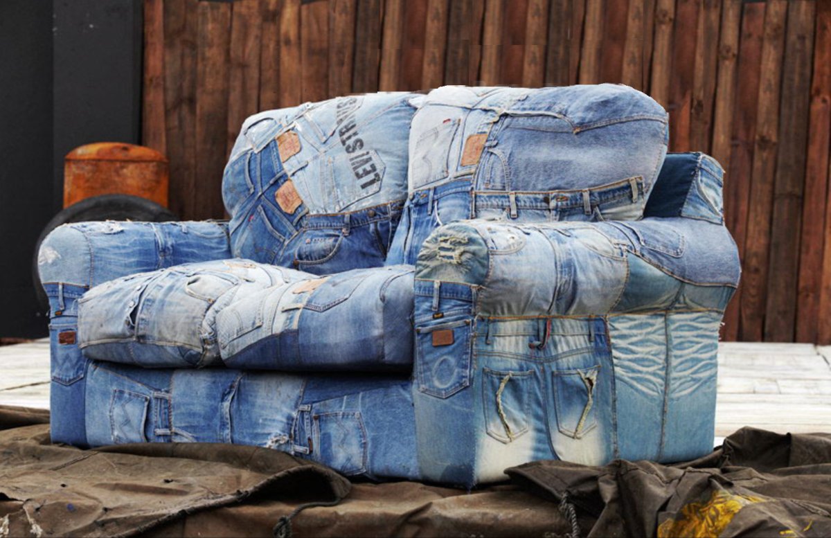 Диван из старых джинсов