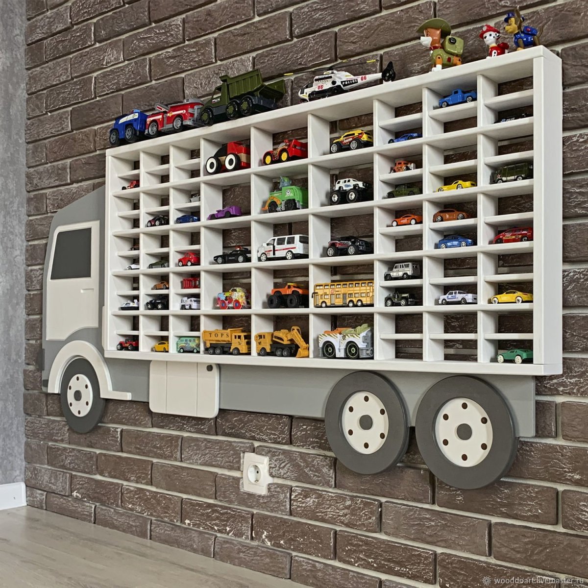 Стеллаж для машинок