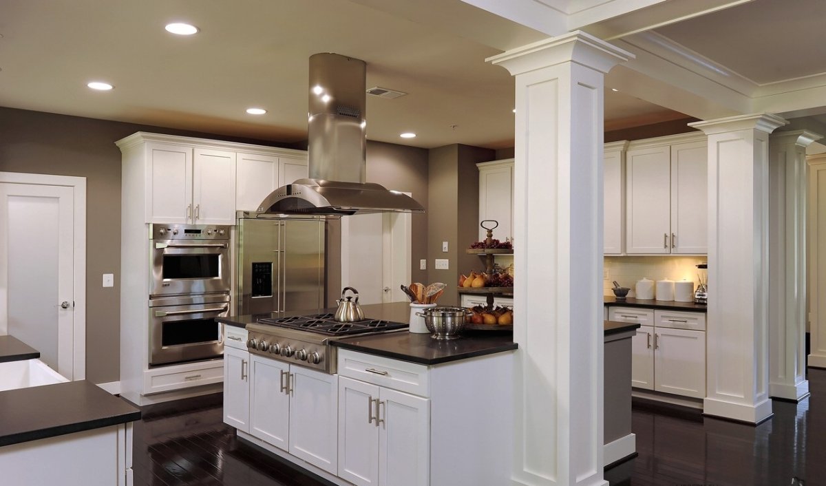 Барная стойка отделяющая кухню от гостиной