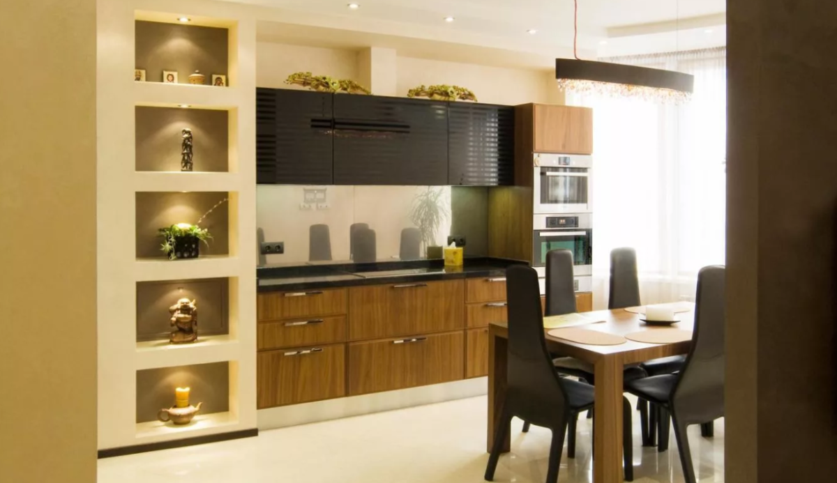 Барная стойка между кухней и гостиной