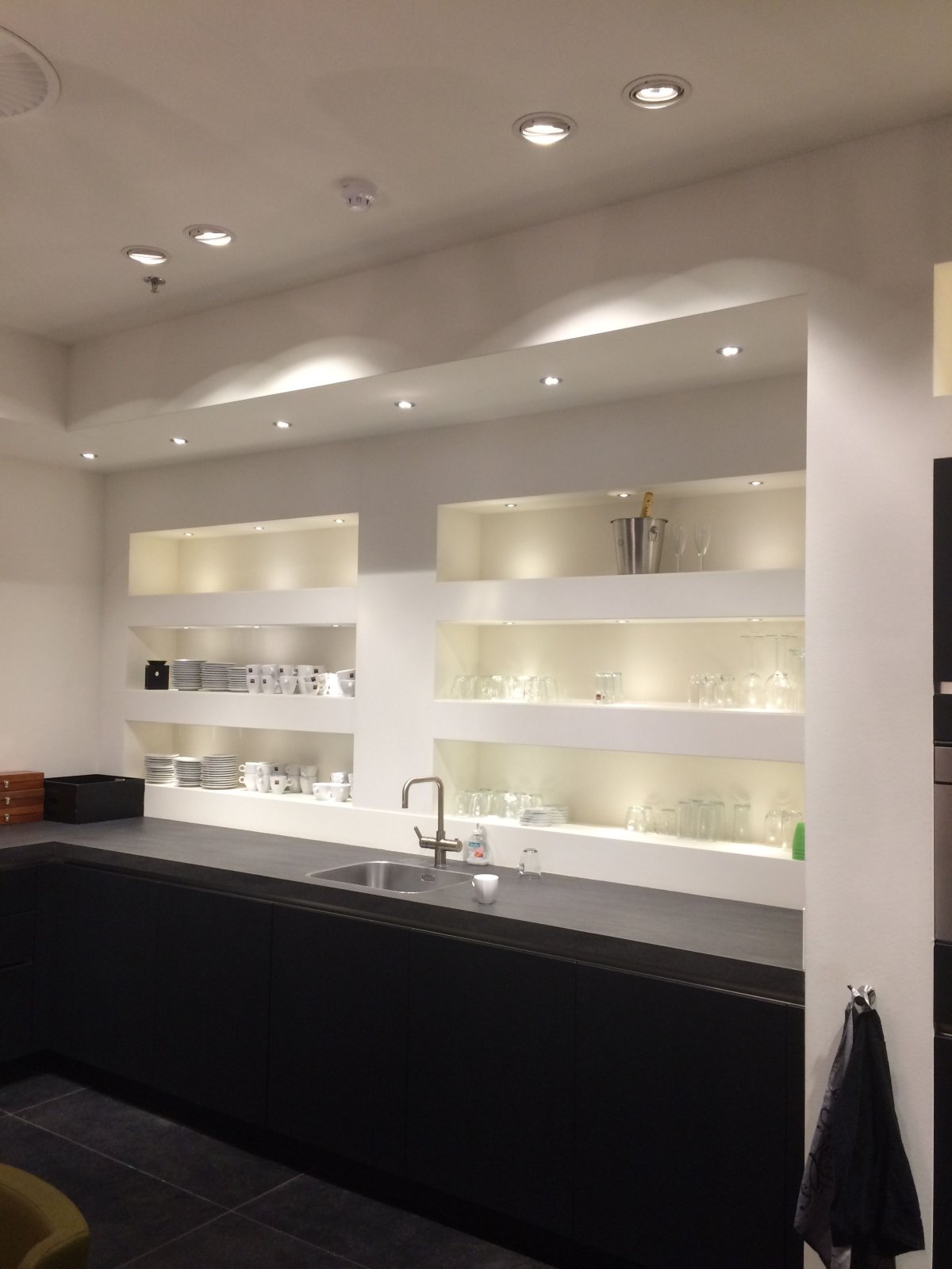 Потолок над кухней