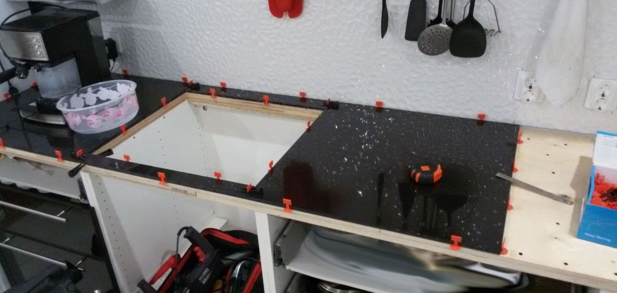 Столешница из плитки на жидкие гвозди