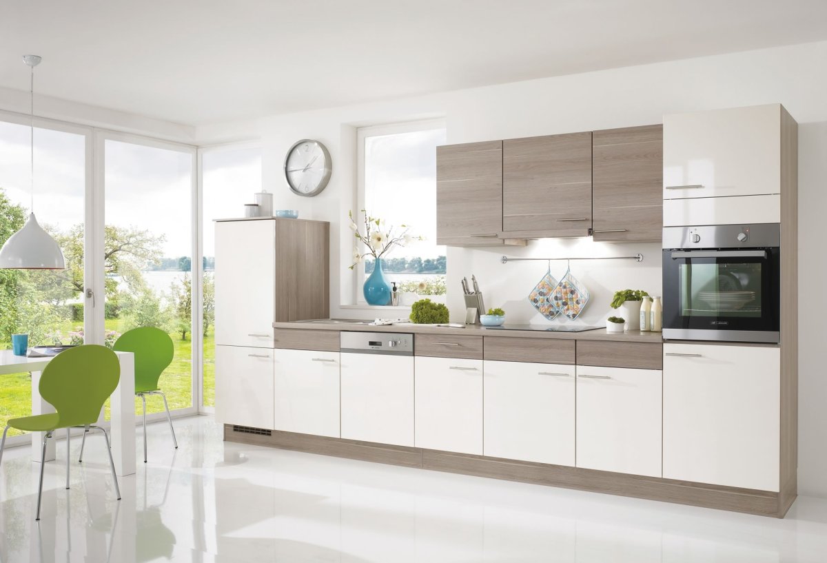 Кухня в бежевых тонах