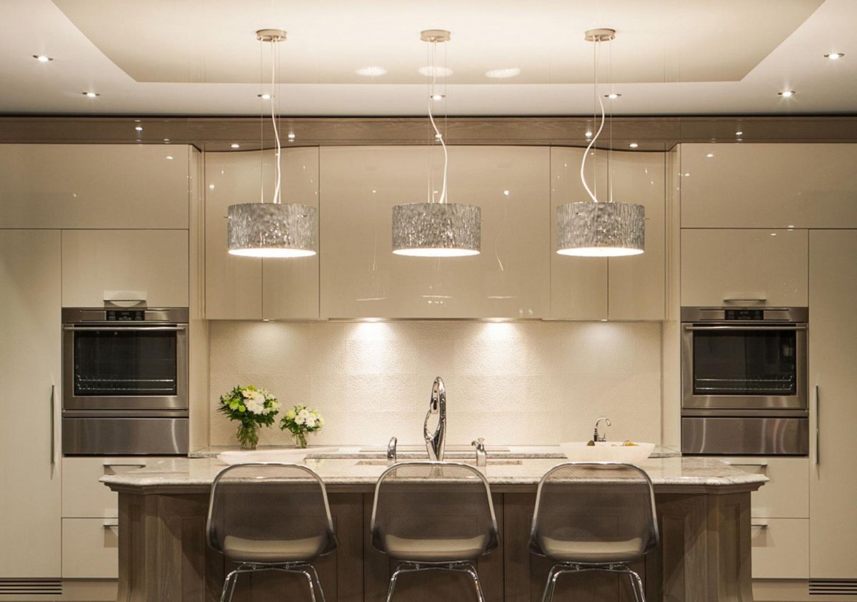 Расположение светильников на натяжном потолке