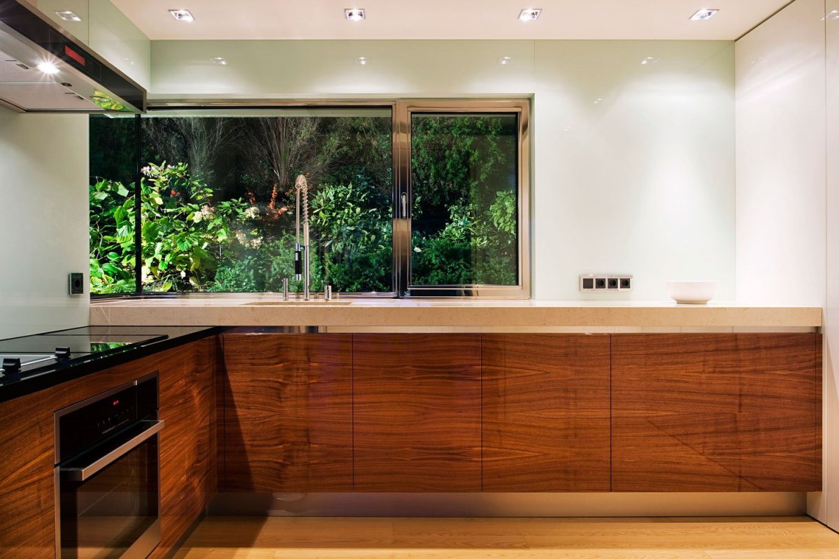 Кухни без верха с окном