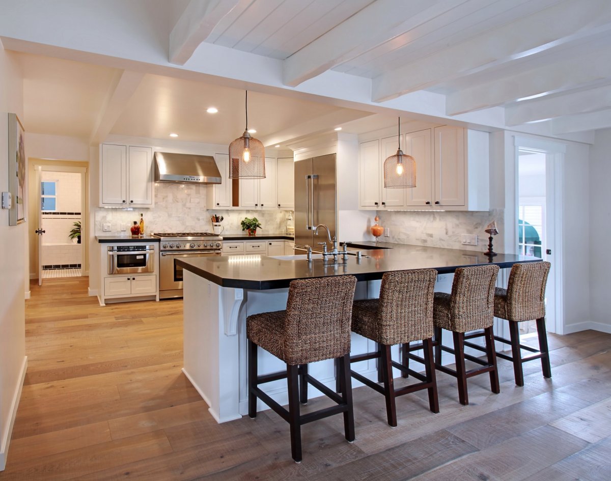 Красивые кухни с островком