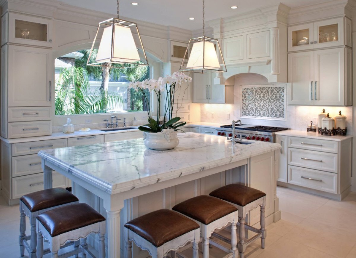 Планировка кухни с барной стойкой и островом