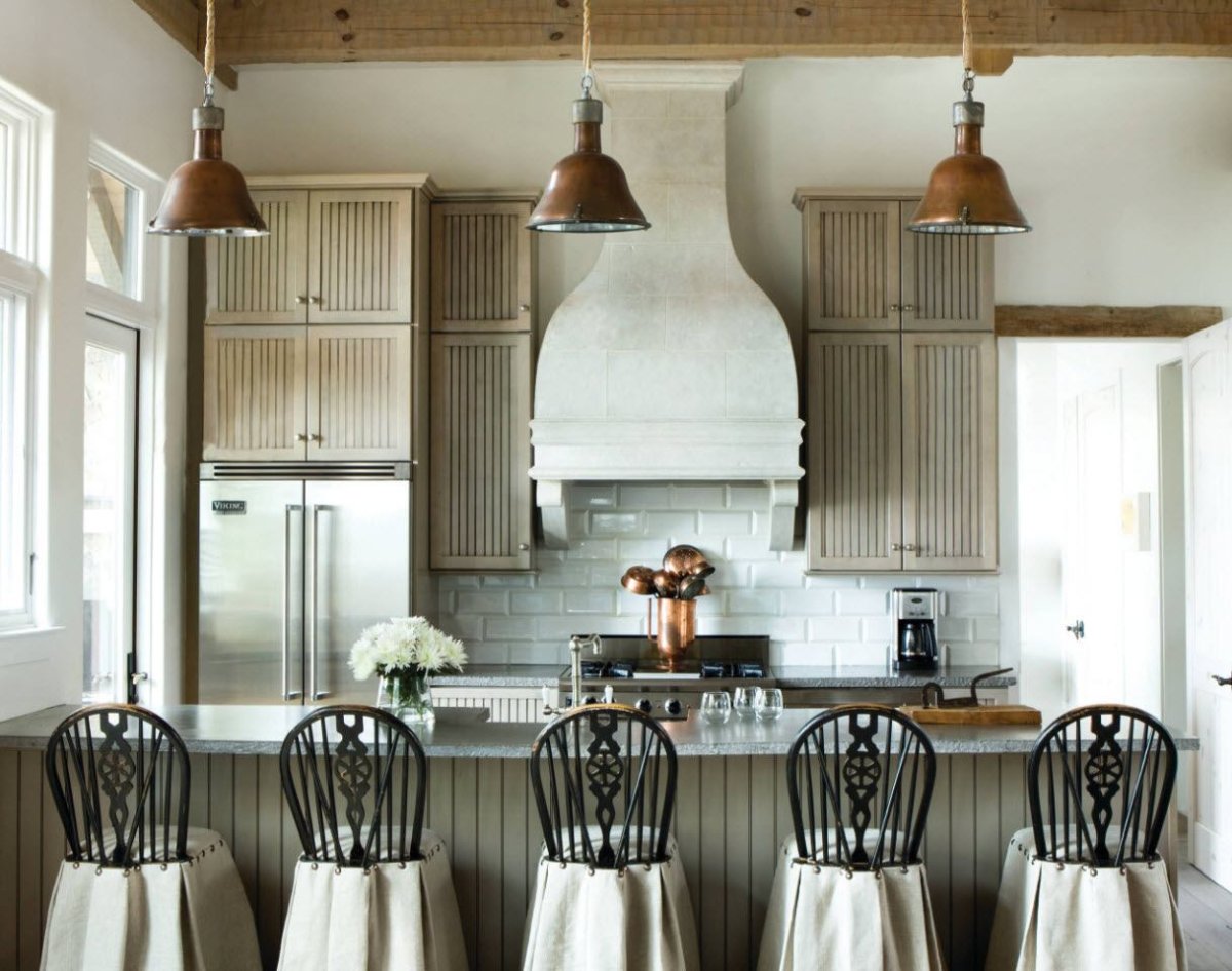 Кухня с дверцами жалюзи