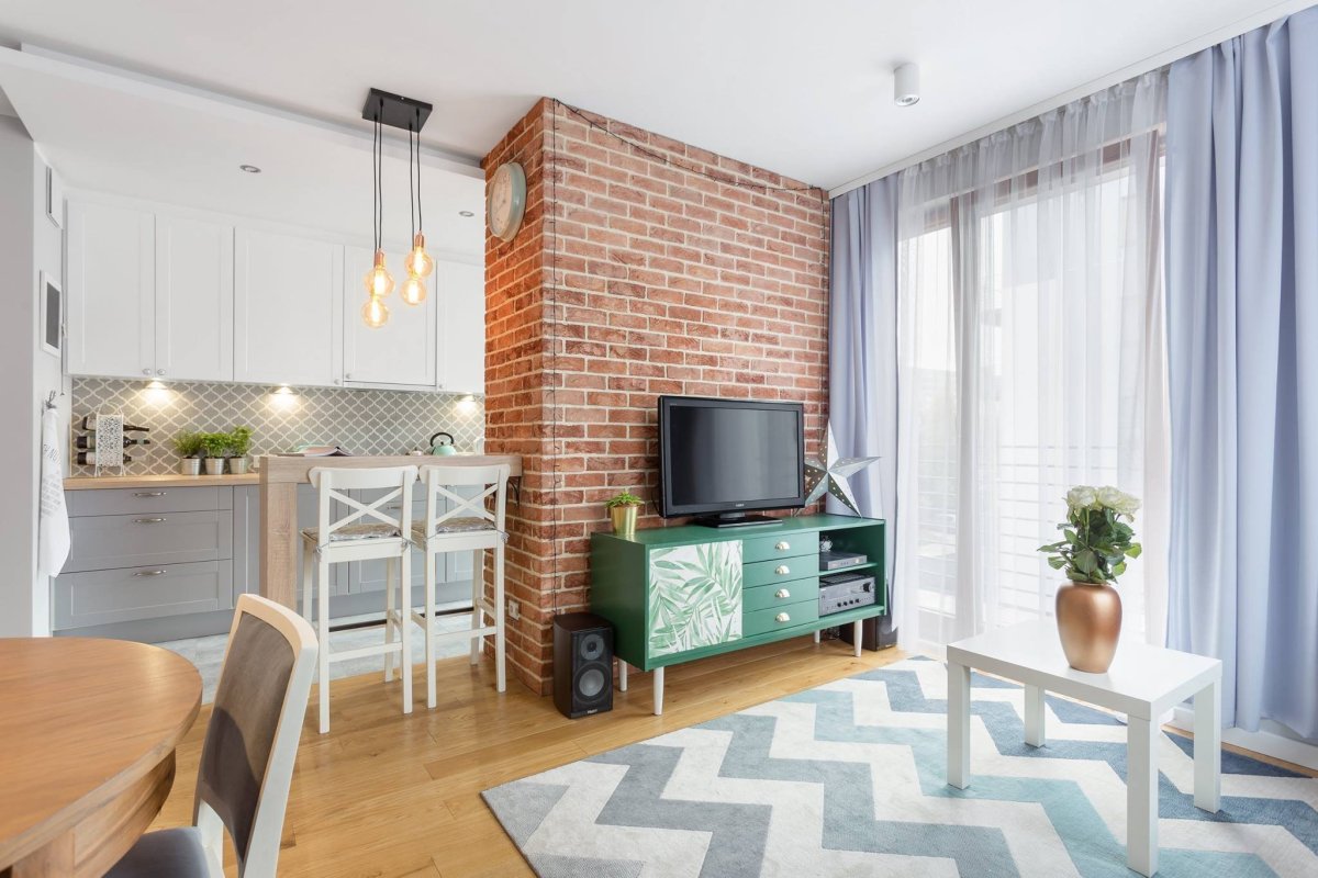 Кирпичная стена в интерьере кухни
