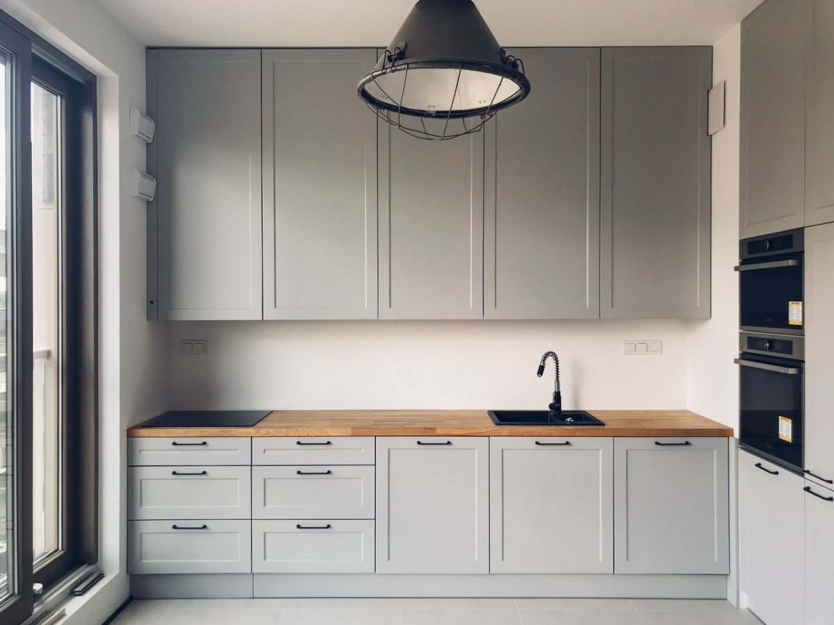 Темно серая кухня икеа