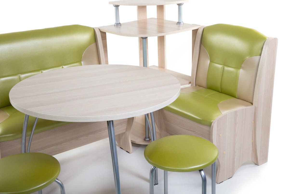 Круглый стол на маленькой кухне