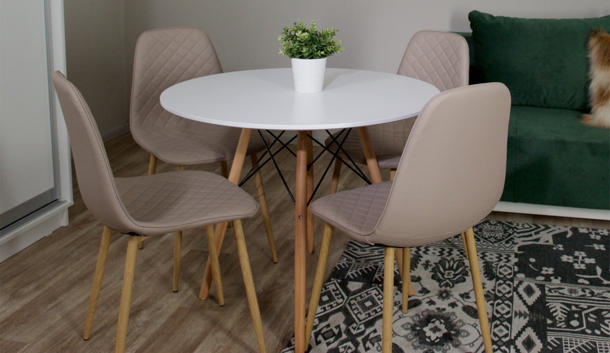 Круглый стол и стулья фармхаус