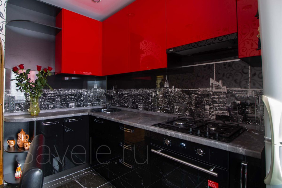 Черная кухня с островом