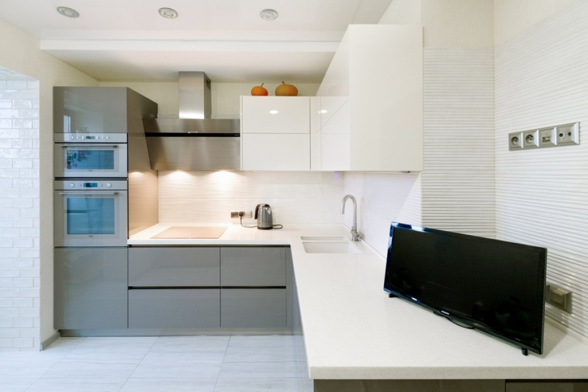 Угловые современные кухни без ручек