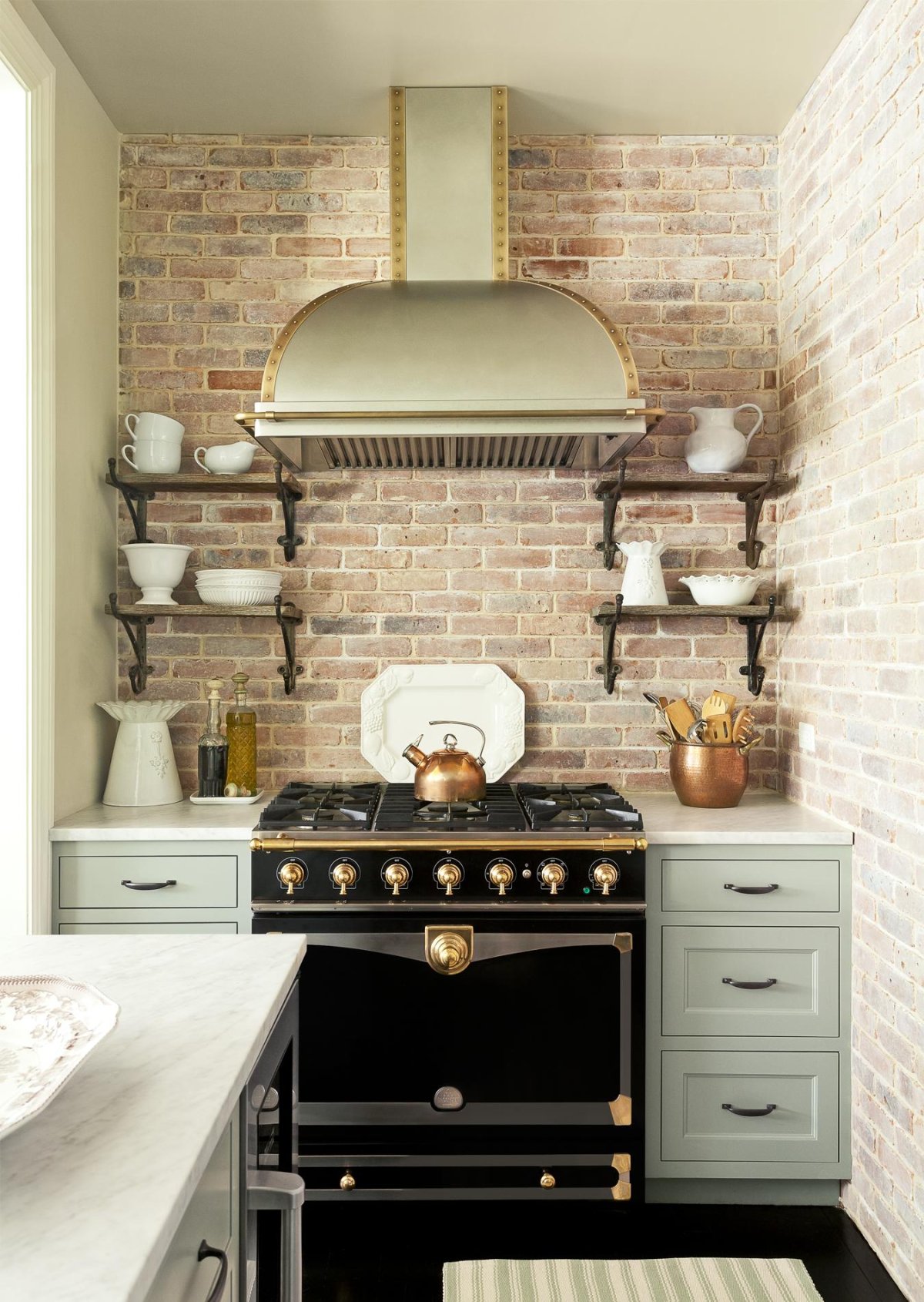 Кухонная плита в интерьере кухни