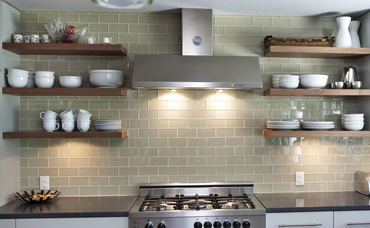 Кухонный фартук с полками