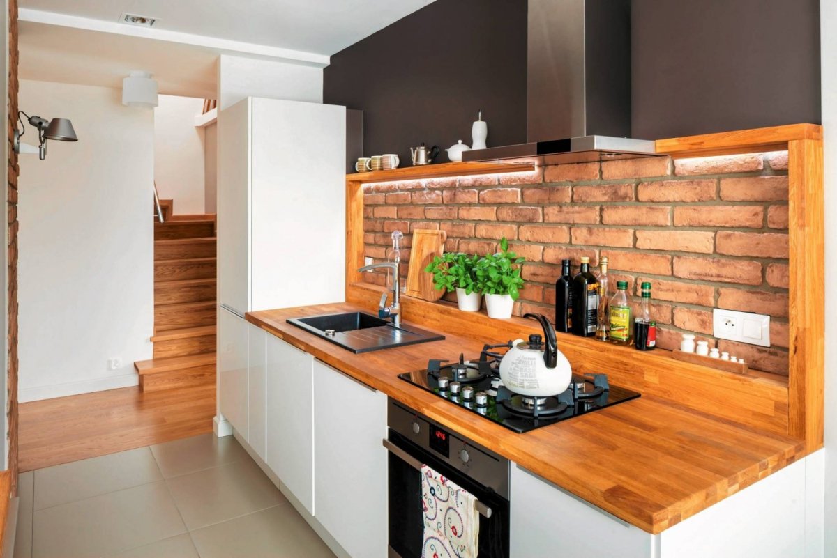 Кухня с деревянной столешницей