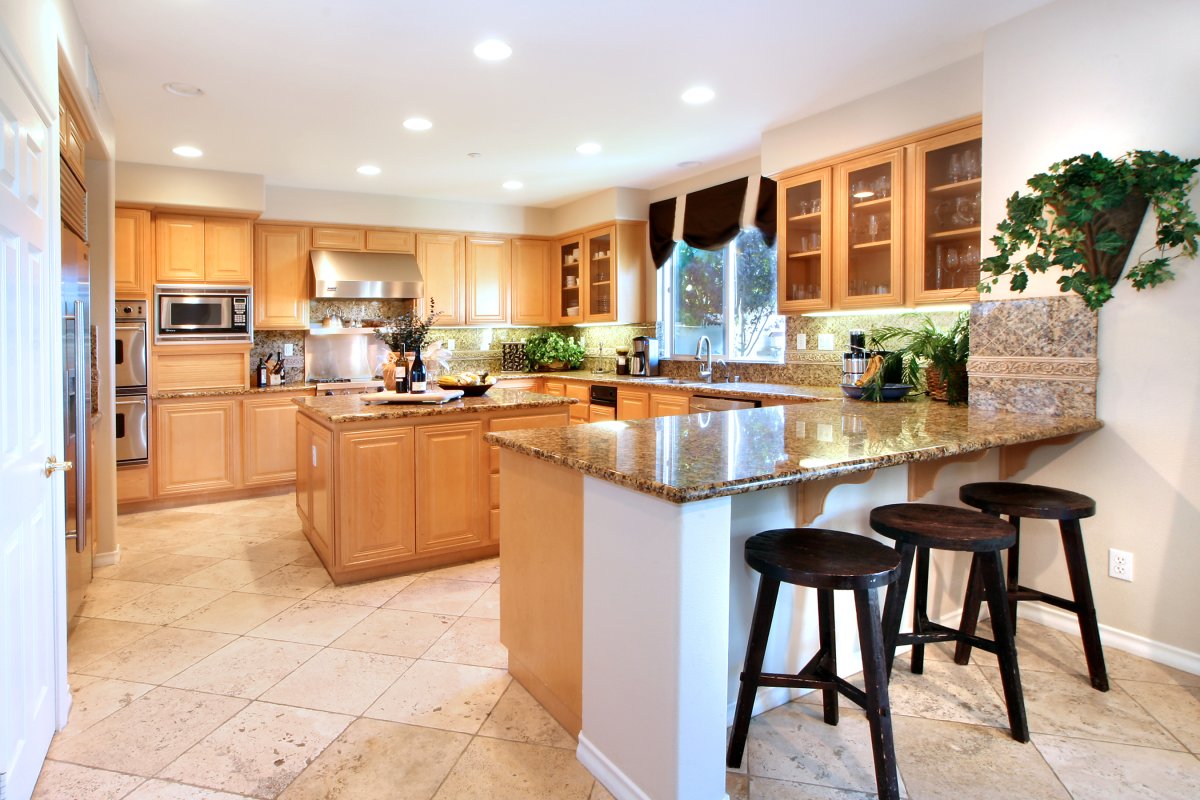 Интерьер кухни в особняке