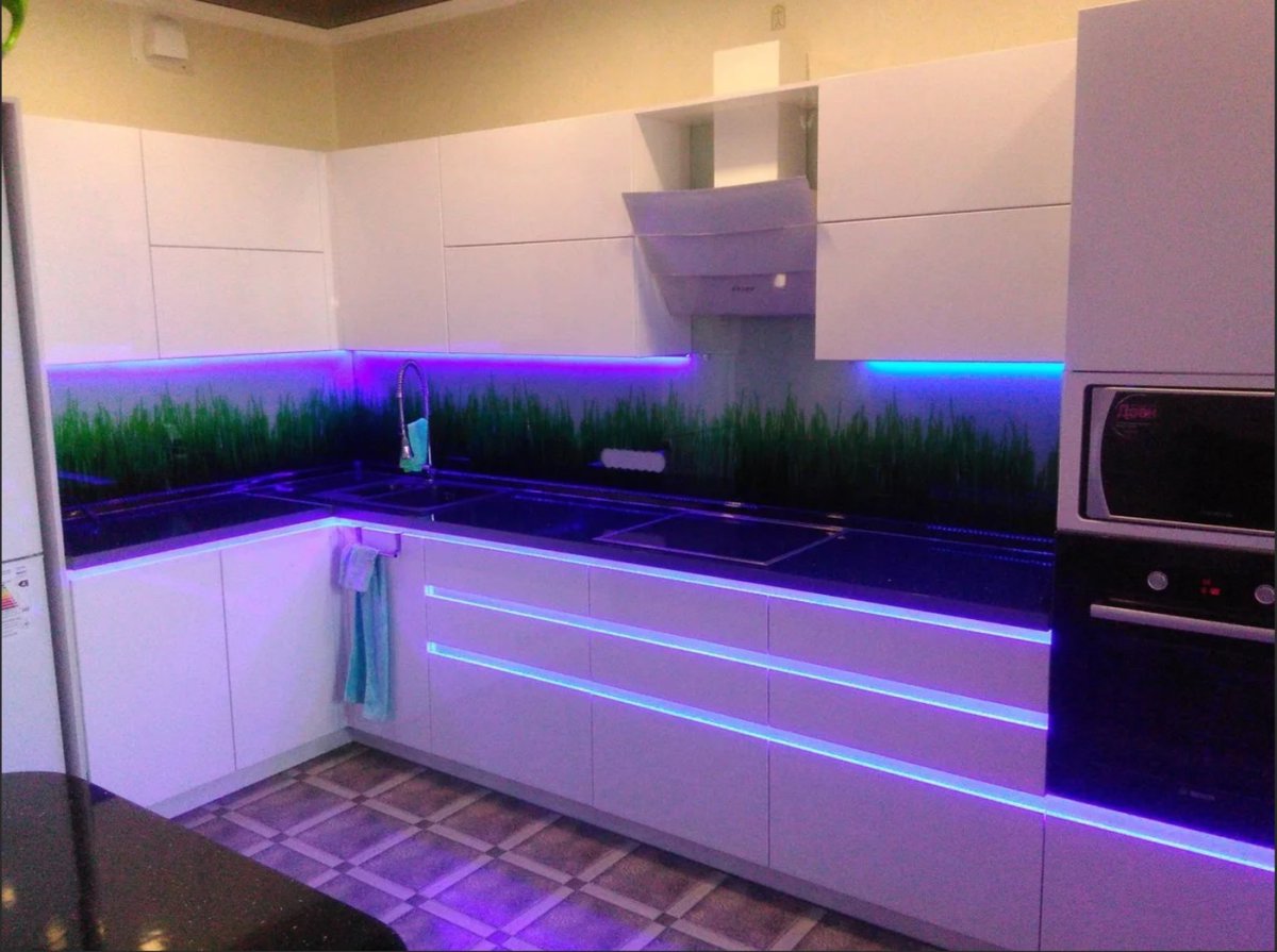 Вытяжка для кухни с подсветкой