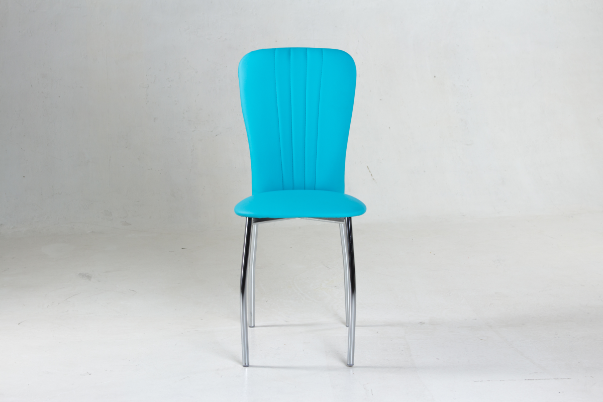 Стол с бирюзовыми стульями