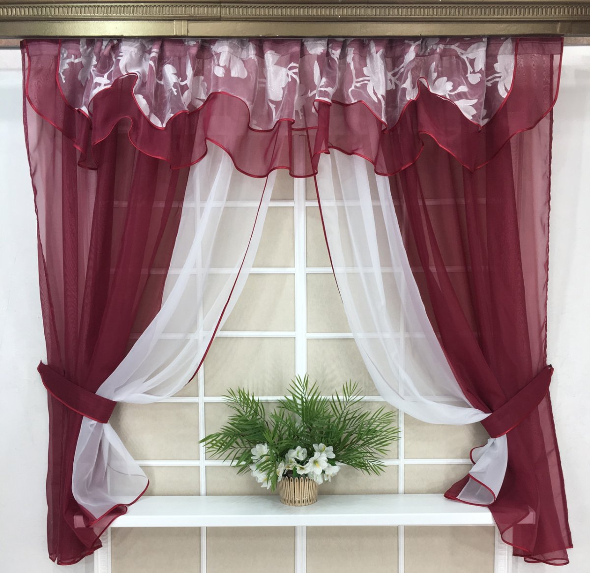 Римские шторы на кухню с балконной дверью