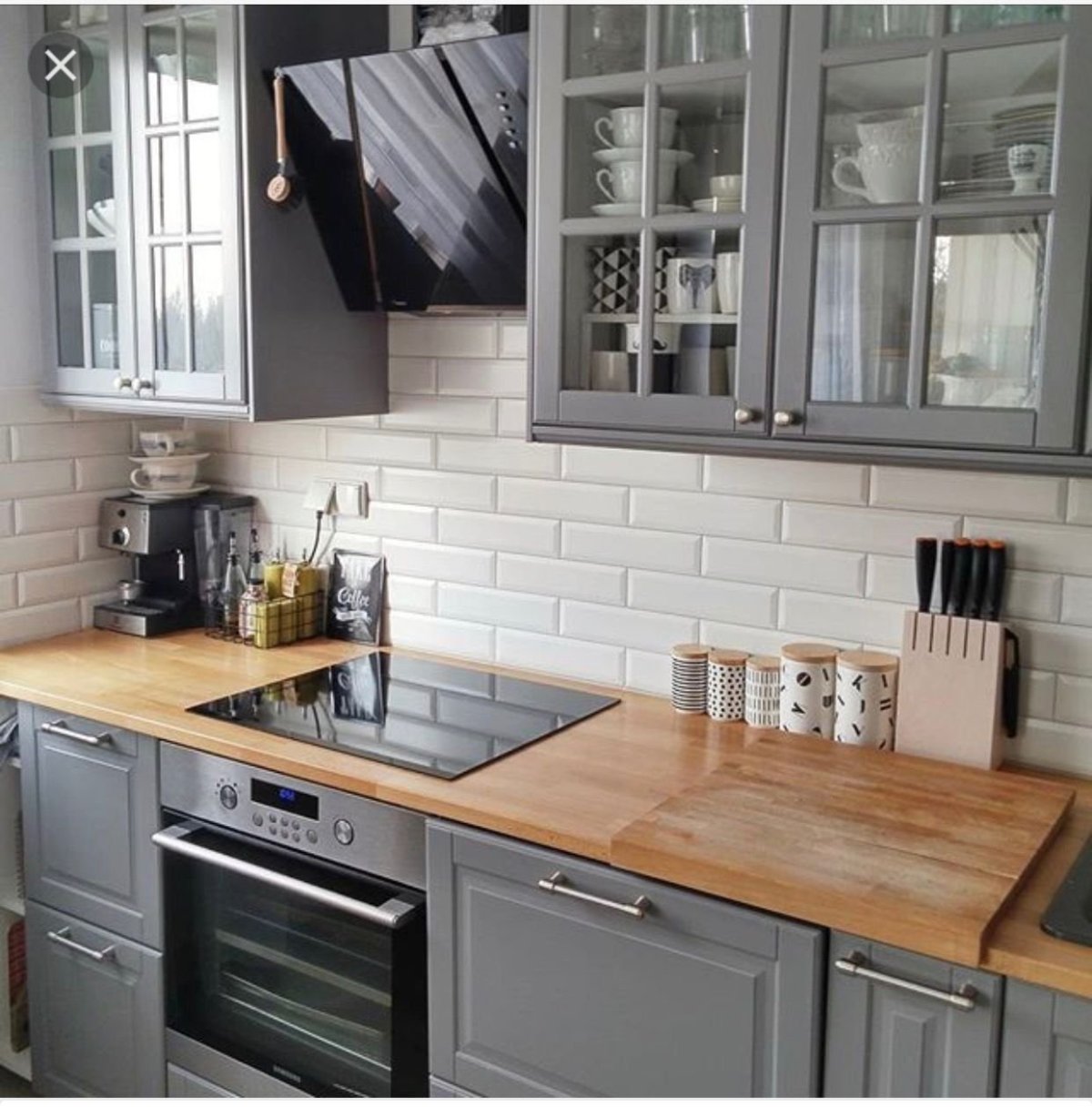 Кухня серая с деревом