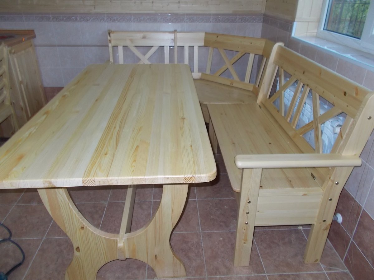 Деревянный уголок на кухню