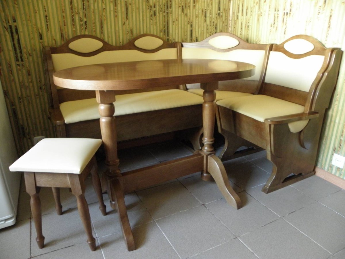 Кухонный уголок из дерева