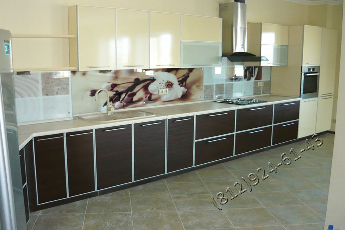 Кухня в алюминиевой рамке