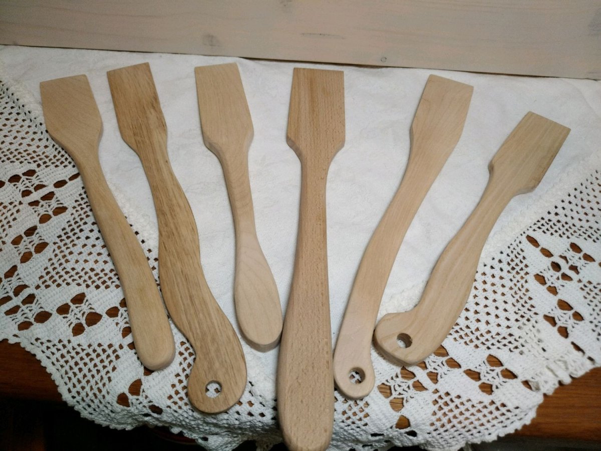 Кухонная лопатка из дерева