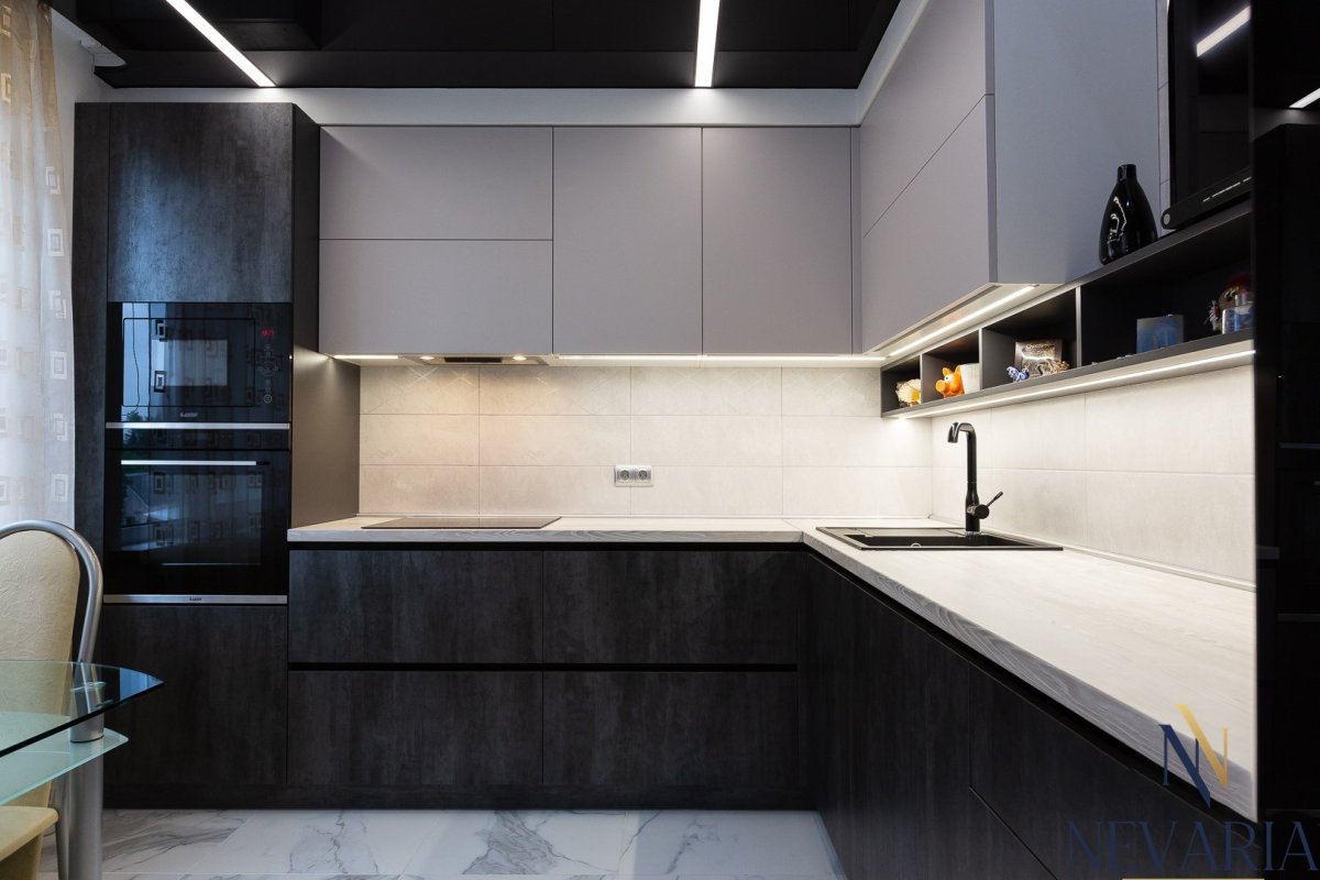 Кухня графит с деревянной столешницей