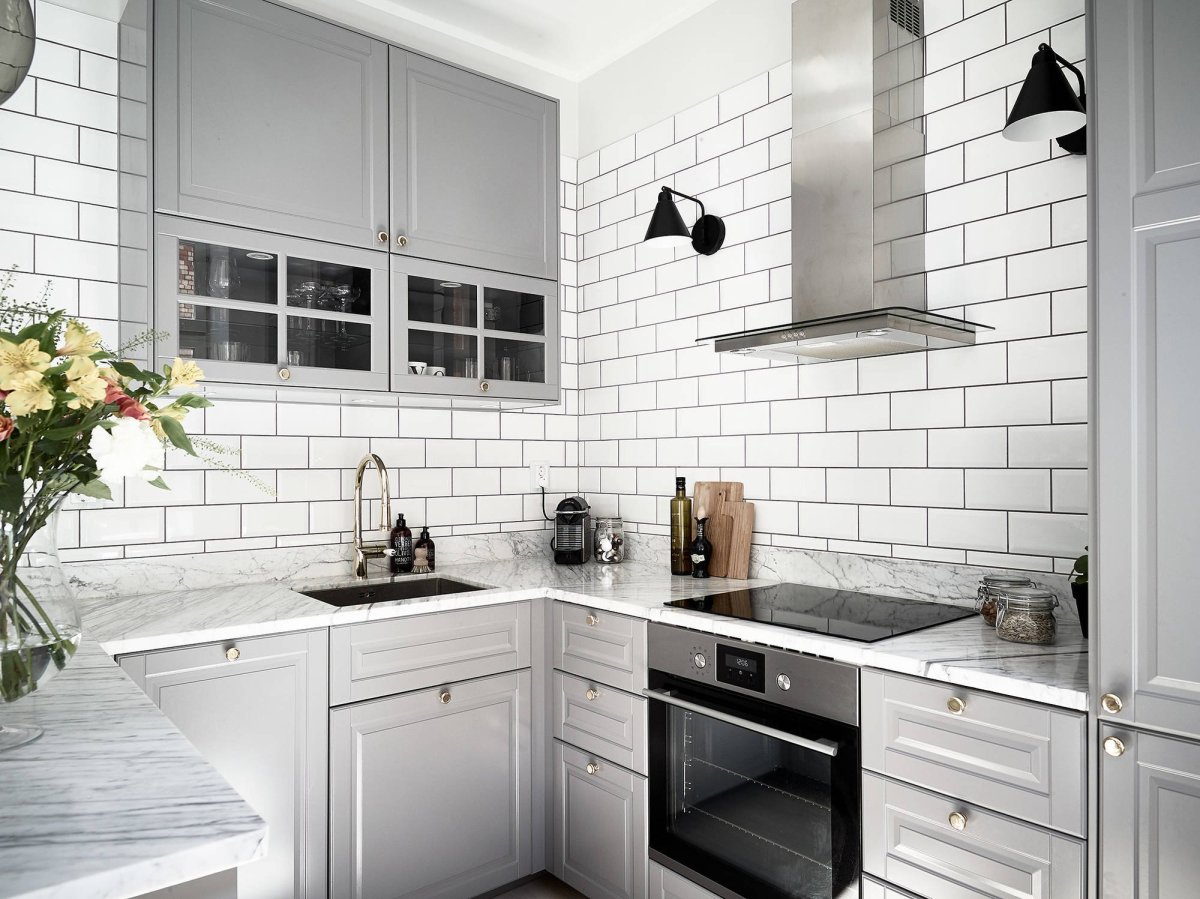 Кухня в стиле Сканди серая с белым