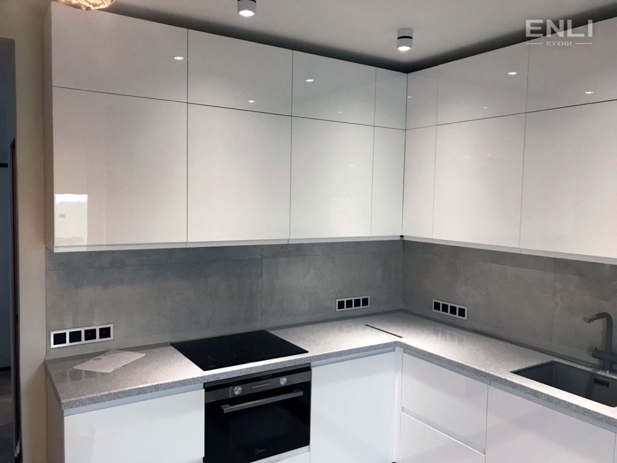 Угловые современные кухни без ручек