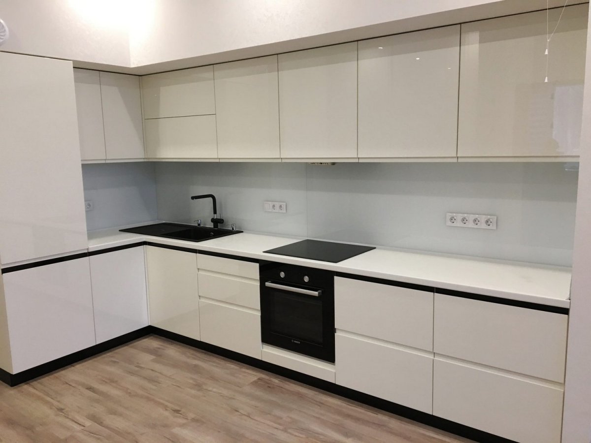 Кухня Модерн белая глянец