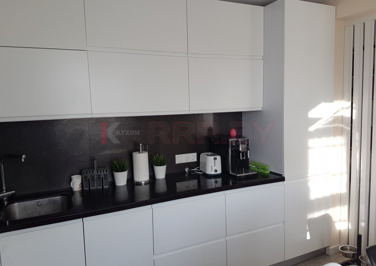 Угловая кухня без ручек