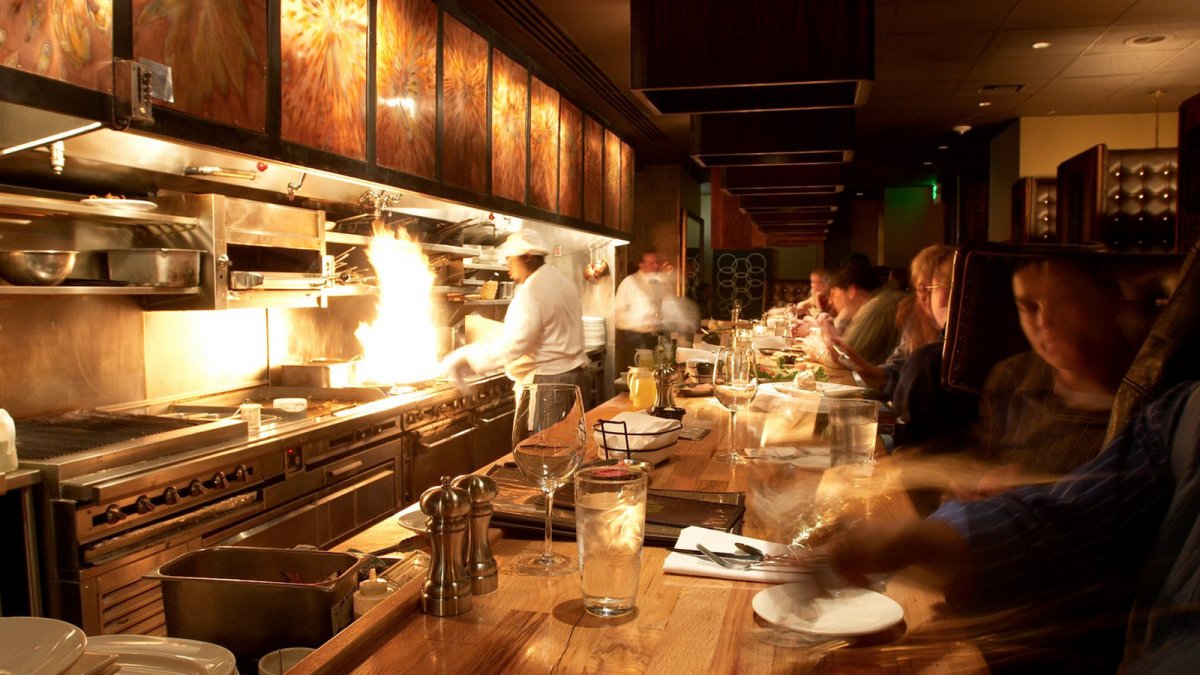 Интерьер кухни в ресторане