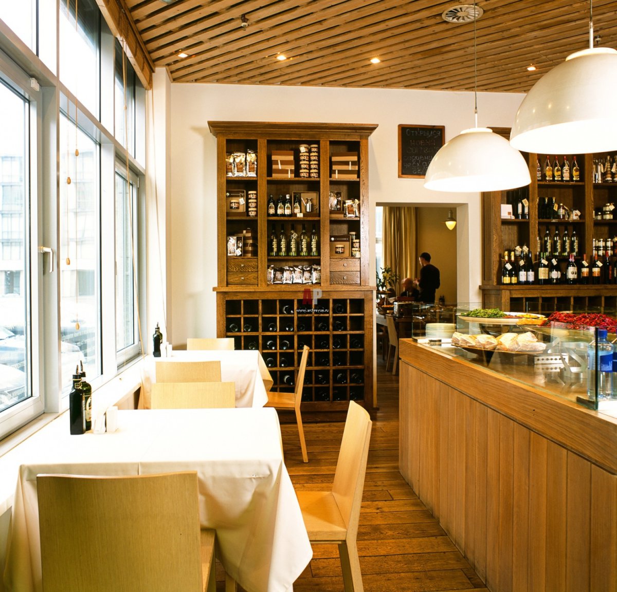 Открытая кухня в ресторане