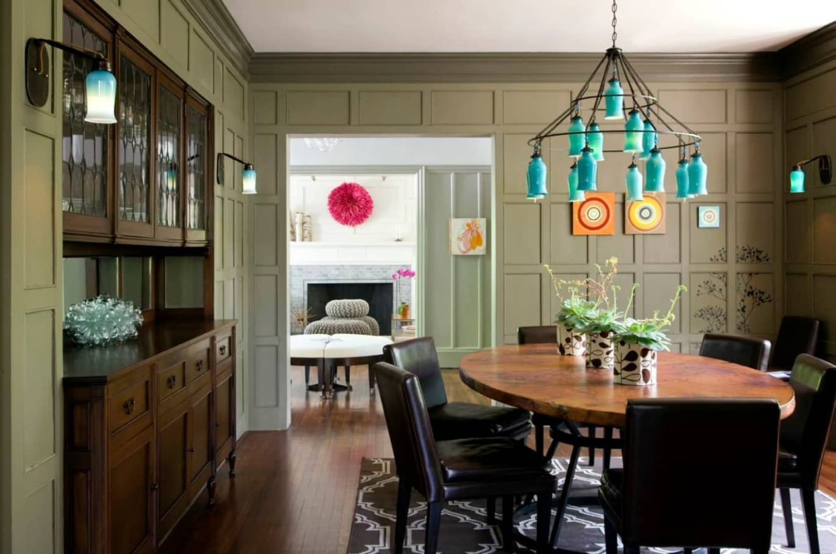 Светильник над обеденным столом