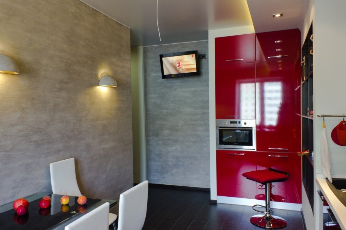 Светильник над столом на кухне