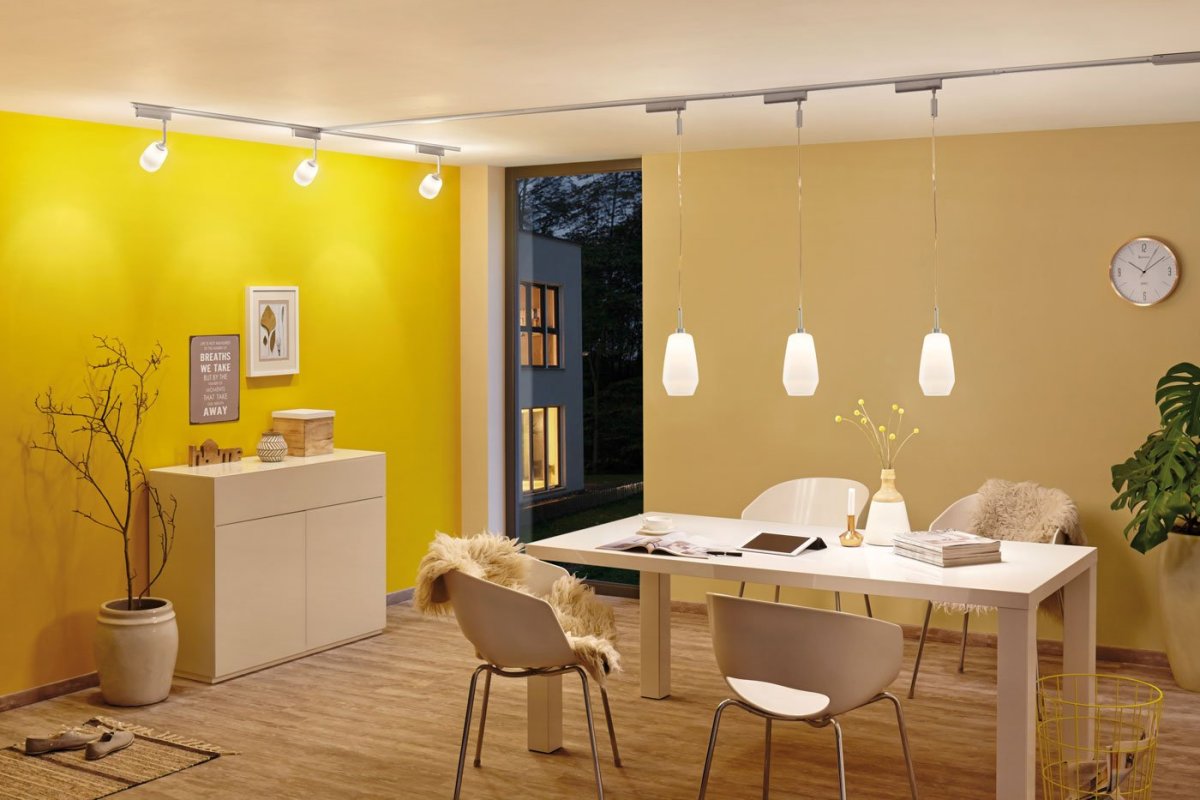 Бра над кухонным столом