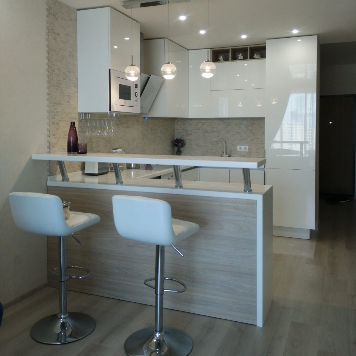 Кухня-гостиная с барной стойкой