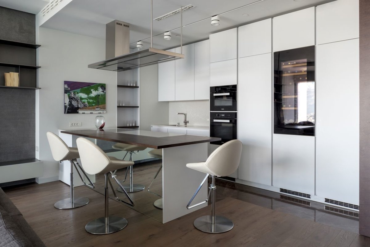 Кухня студия с барной стойкой