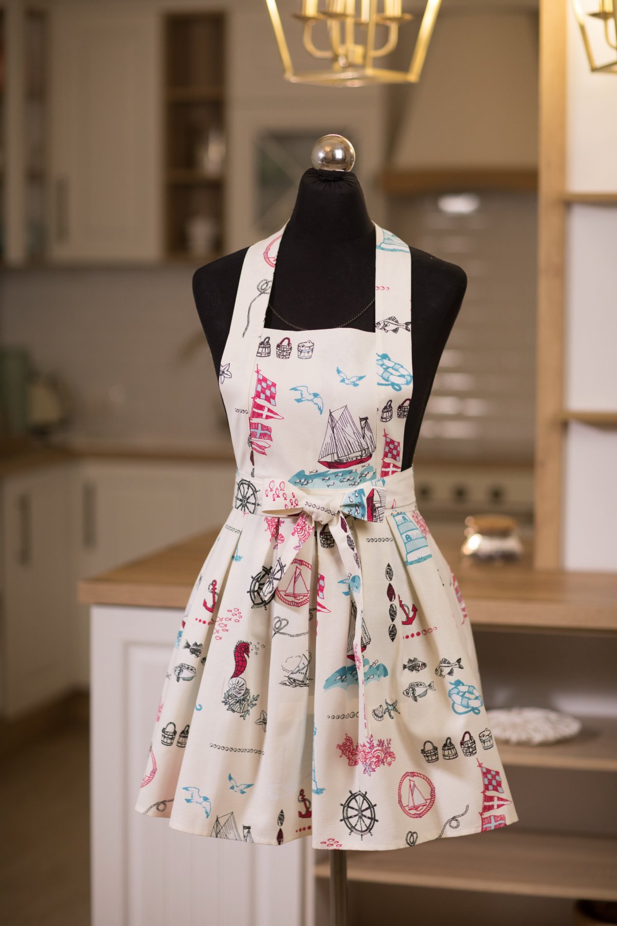 Короткие женские фартуки модные