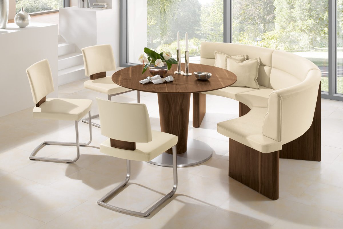 Обеденная зона в эркере