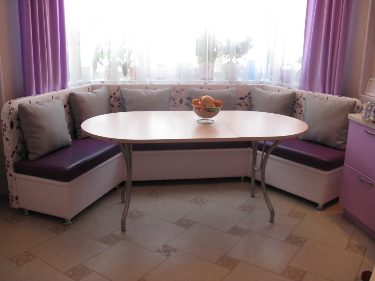 Круглый стол на маленькую кухню