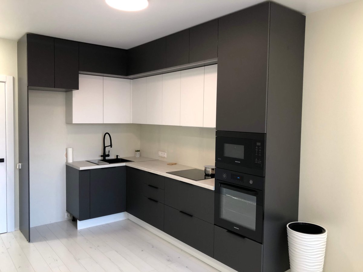 Черная кухня икеа Кунгсбакка