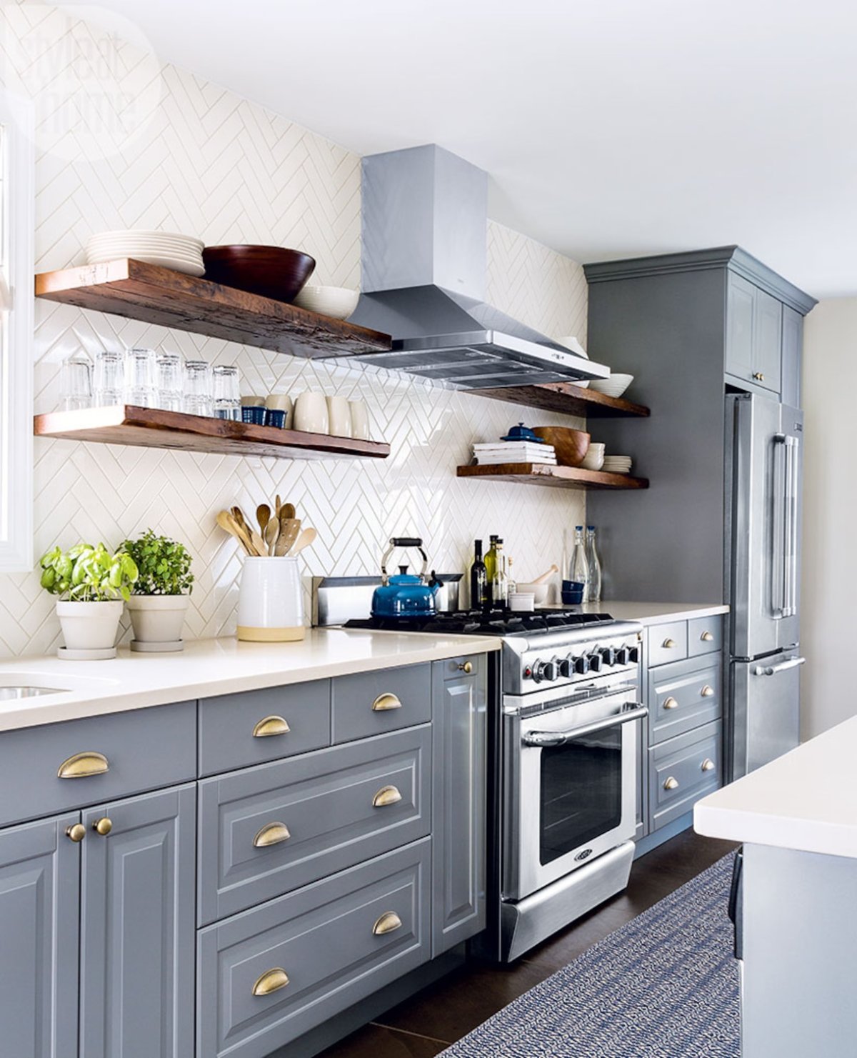 Черно бежевая кухня