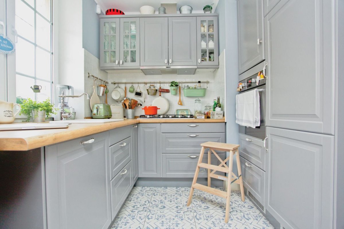 Белая кухня икеа лидинго