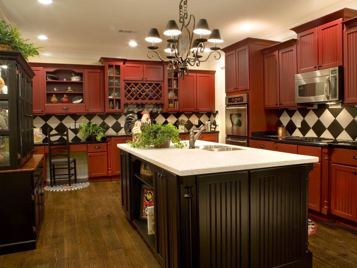 Кухня в красно бежевом цвете